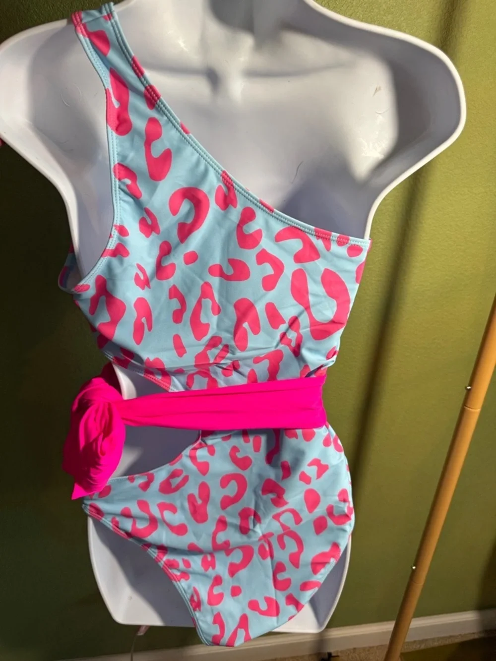 One-Shoulder Pink Leopard Print Girls' One-Piece Swimsuit with Tie - Picture 4 of 6